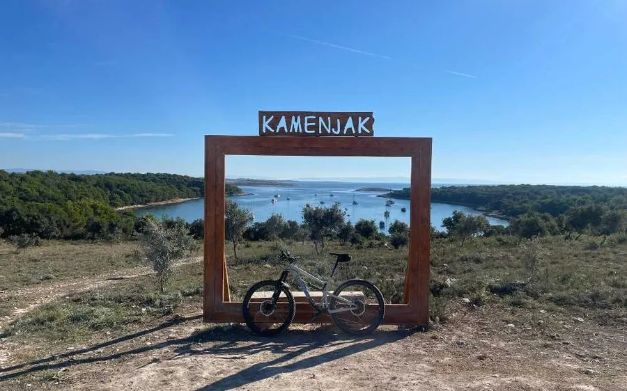 In bicicletta nel parco Kamenjak