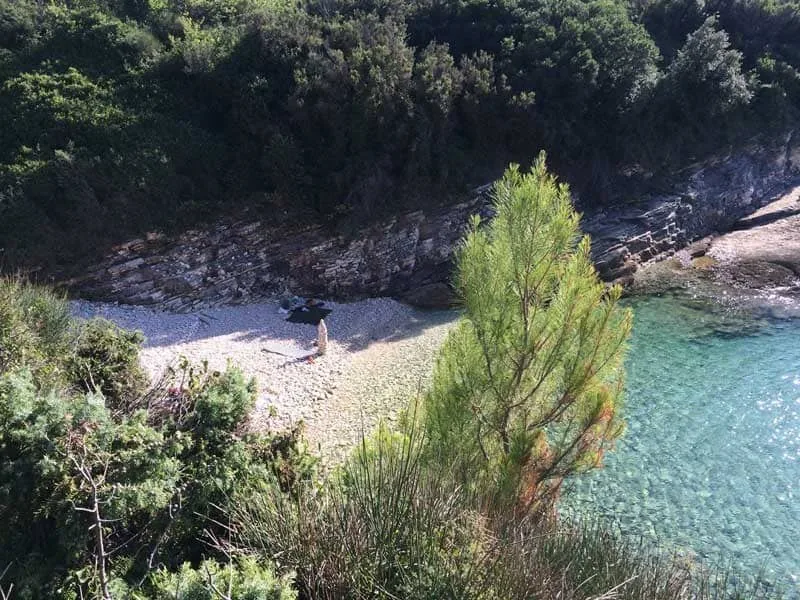 Le acque cristalline della costa di Kamenjak a Premantura