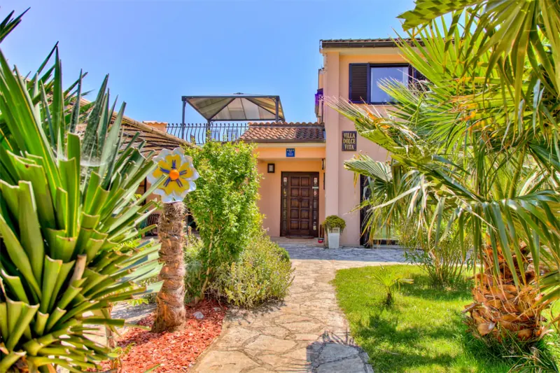 Villa Dolce Vita · Esterni